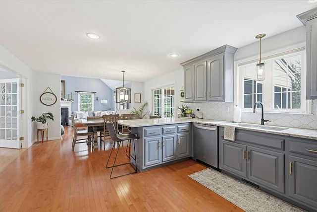 19 Harmony Trl, Hopedale, MA 01747
