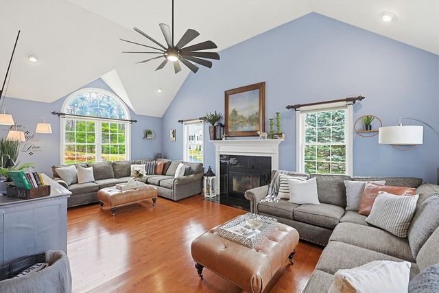 19 Harmony Trl, Hopedale, MA 01747