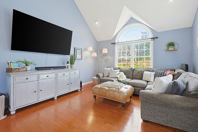 19 Harmony Trl, Hopedale, MA 01747