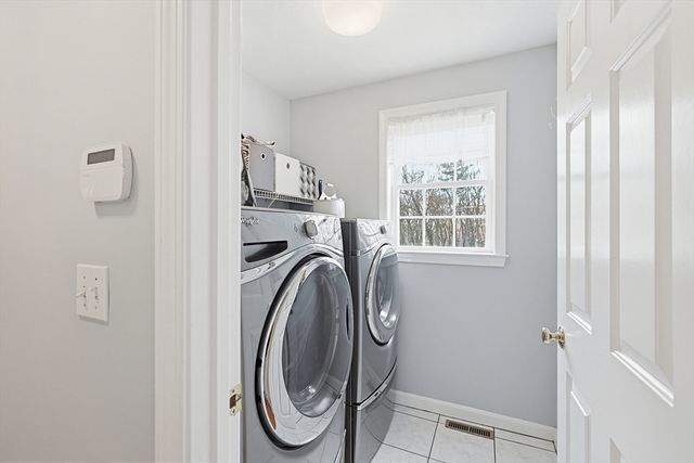 19 Harmony Trl, Hopedale, MA 01747
