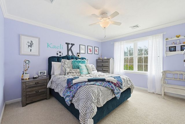 19 Harmony Trl, Hopedale, MA 01747
