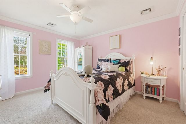 19 Harmony Trl, Hopedale, MA 01747