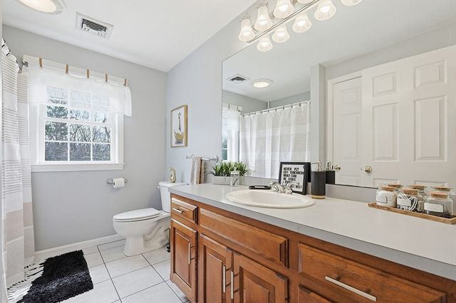 19 Harmony Trl, Hopedale, MA 01747