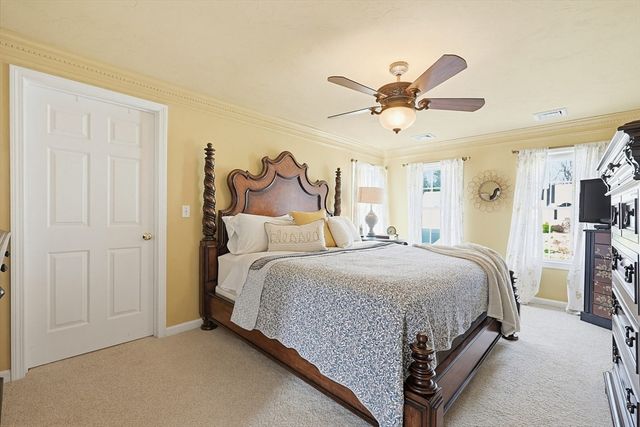 19 Harmony Trl, Hopedale, MA 01747