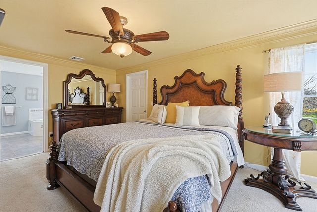 19 Harmony Trl, Hopedale, MA 01747