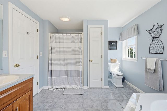 19 Harmony Trl, Hopedale, MA 01747