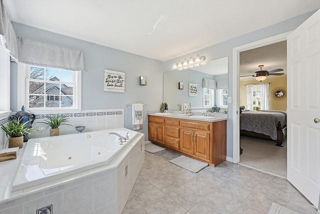 19 Harmony Trl, Hopedale, MA 01747
