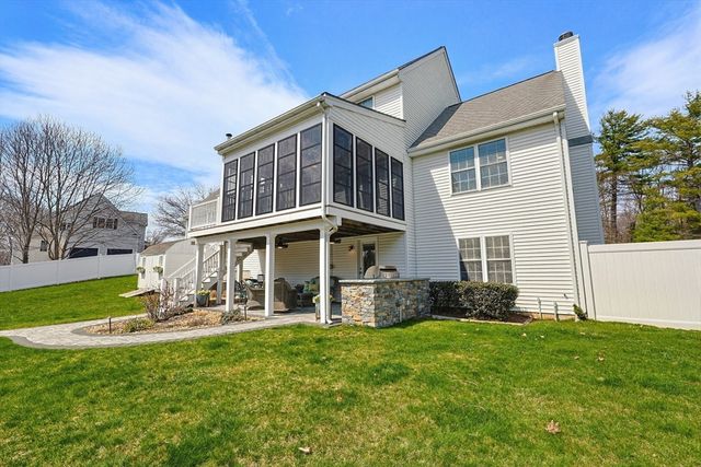 19 Harmony Trl, Hopedale, MA 01747