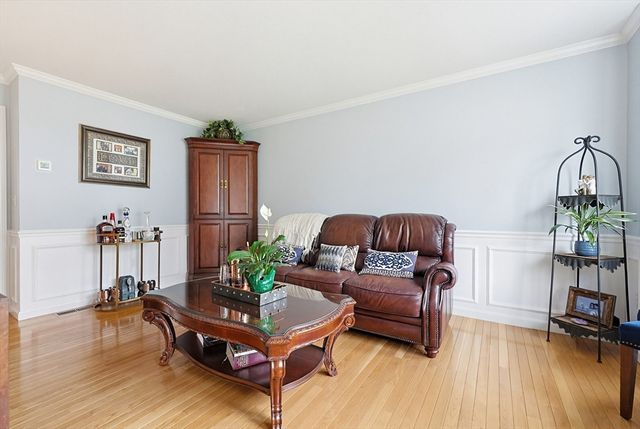 19 Harmony Trl, Hopedale, MA 01747