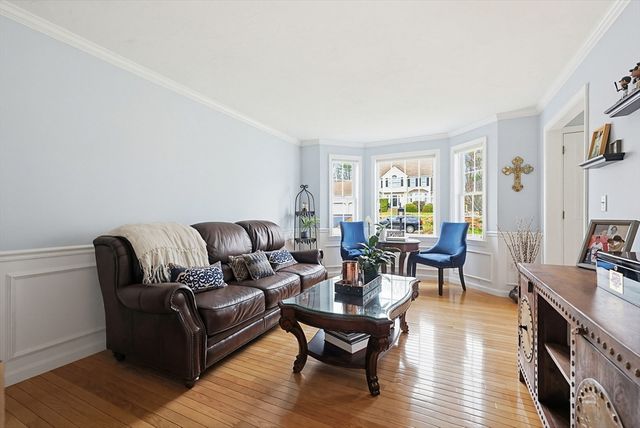 19 Harmony Trl, Hopedale, MA 01747