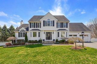 19 Harmony Trl, Hopedale, MA 01747
