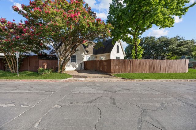 2626 Madera Street, Dallas, TX 75206