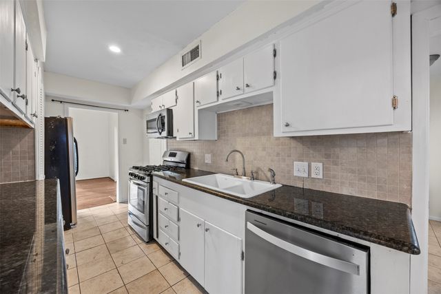 2626 Madera Street, Dallas, TX 75206