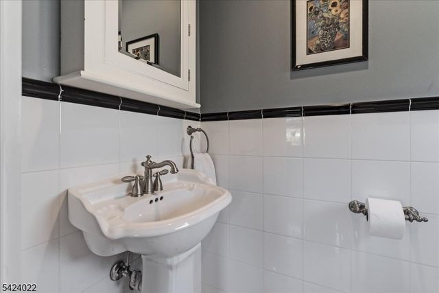 706 Mountain Ave, Westfield Town, NJ 07090
