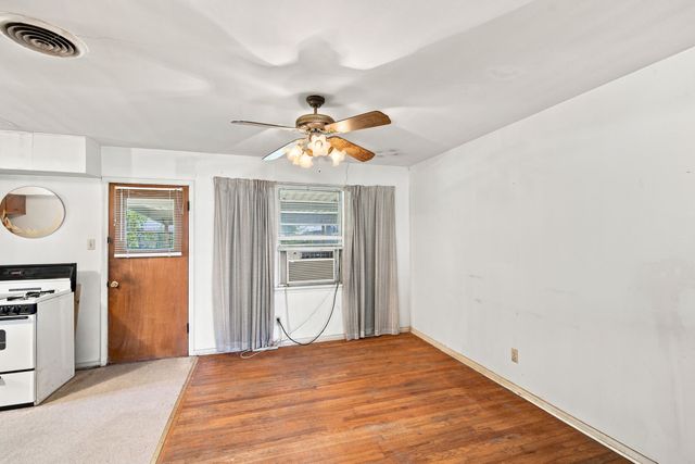 638 Odeneal Street, Dallas, TX 75217