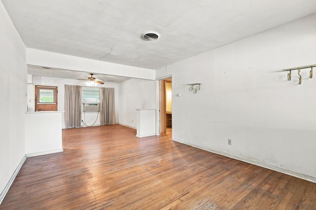 638 Odeneal Street, Dallas, TX 75217