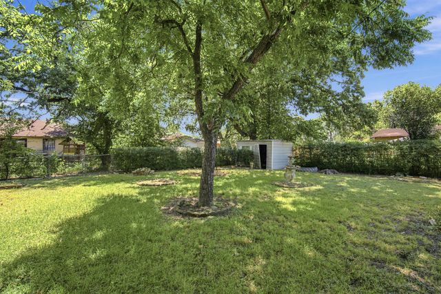 638 Odeneal Street, Dallas, TX 75217