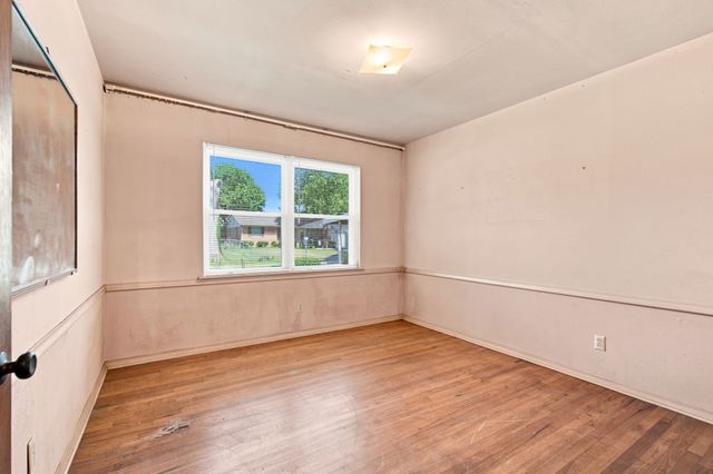 638 Odeneal Street, Dallas, TX 75217