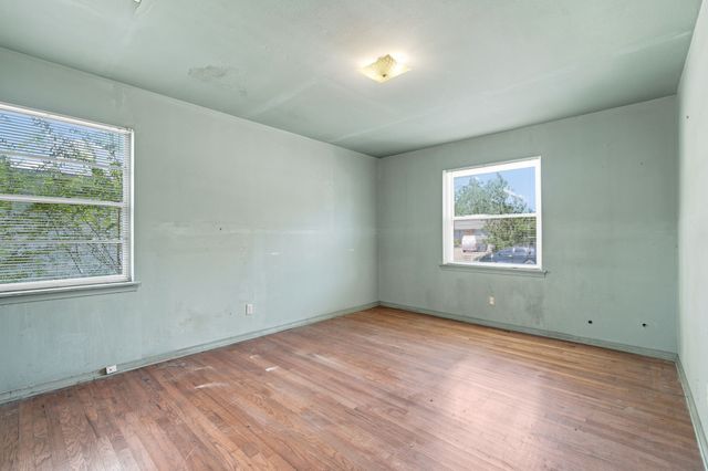 638 Odeneal Street, Dallas, TX 75217