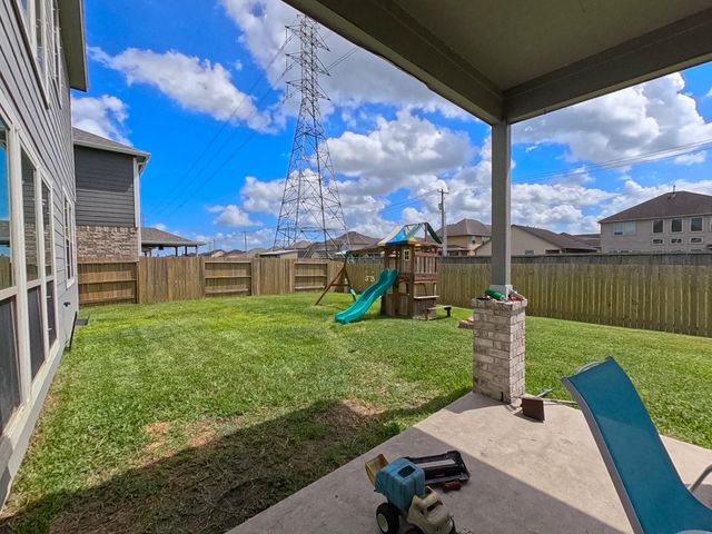 377 Selah Court, Alvin, TX 77511