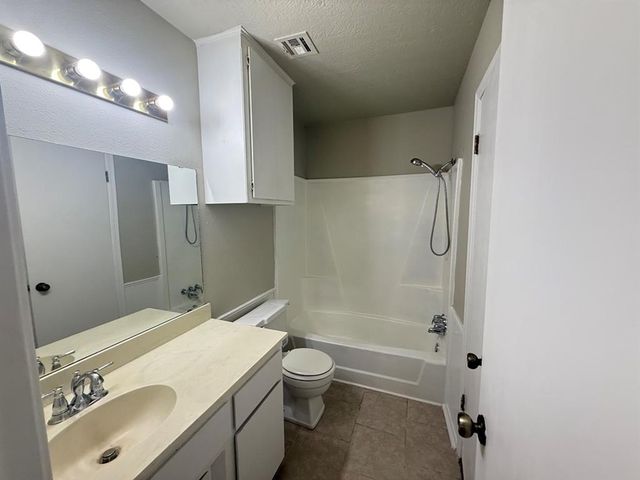 242 Barrett Place, Edmond, OK 73003