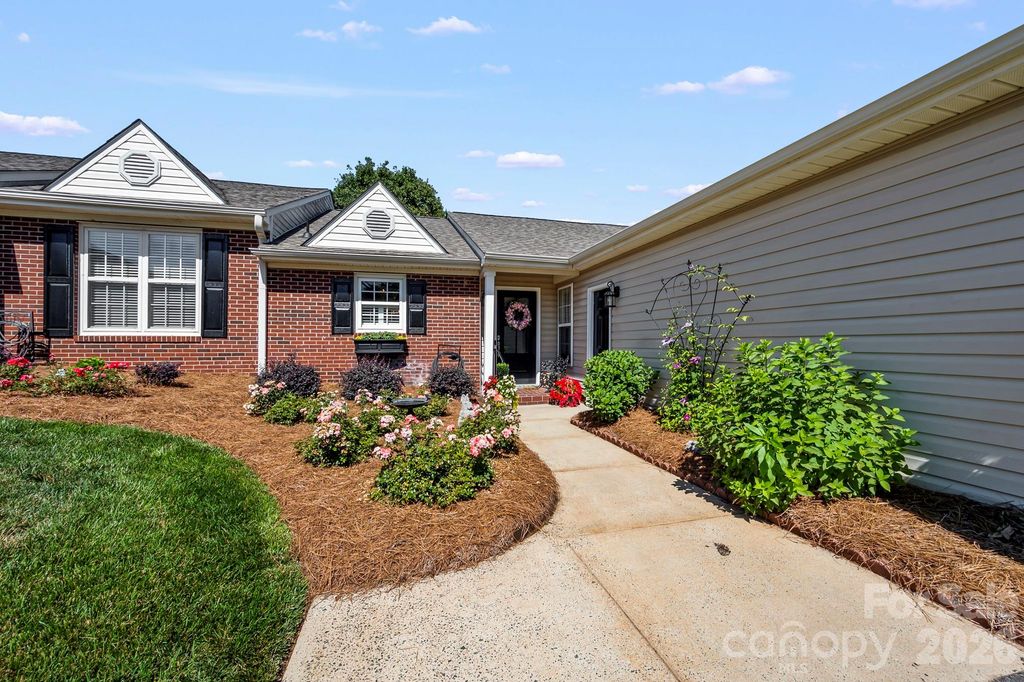 222 Troonsway Road, Winston Salem, NC 27127