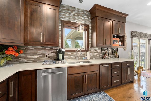 2201 W Sleigh Creek Trl Trail, Sioux Falls, SD 57108