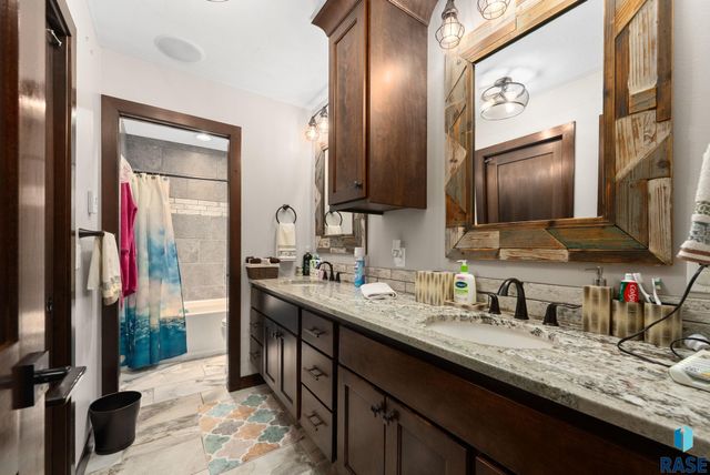 2201 W Sleigh Creek Trl Trail, Sioux Falls, SD 57108