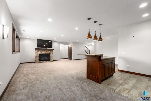 2201 W Sleigh Creek Trl Trail, Sioux Falls, SD 57108