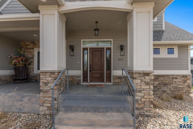 2201 W Sleigh Creek Trl Trail, Sioux Falls, SD 57108