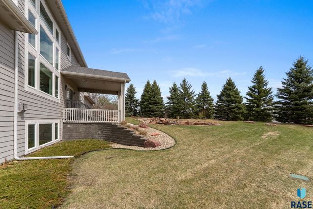 2201 W Sleigh Creek Trl Trail, Sioux Falls, SD 57108