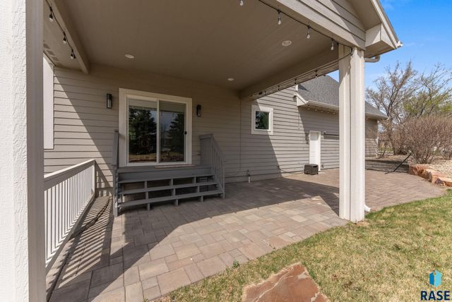 2201 W Sleigh Creek Trl Trail, Sioux Falls, SD 57108