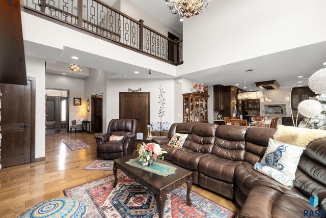 2201 W Sleigh Creek Trl Trail, Sioux Falls, SD 57108