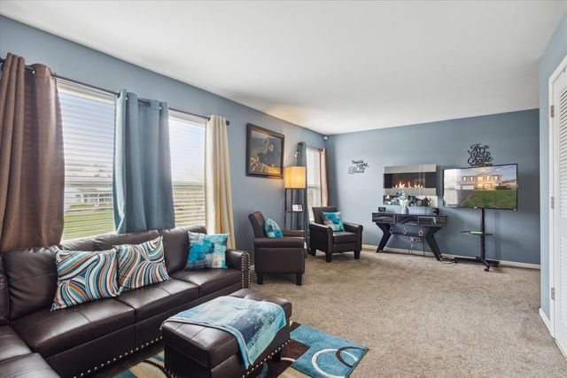 229 Stone Hollow Drive, Poplar Grove, IL 61065