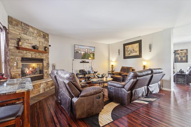229 Stone Hollow Drive, Poplar Grove, IL 61065