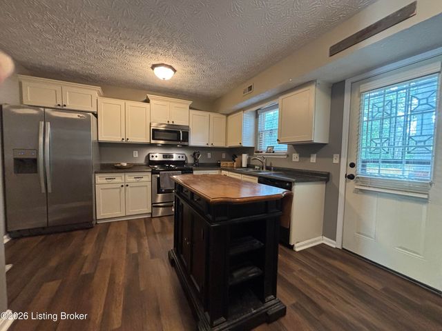 8309 Lake Superior Dr, Louisville, KY 40291