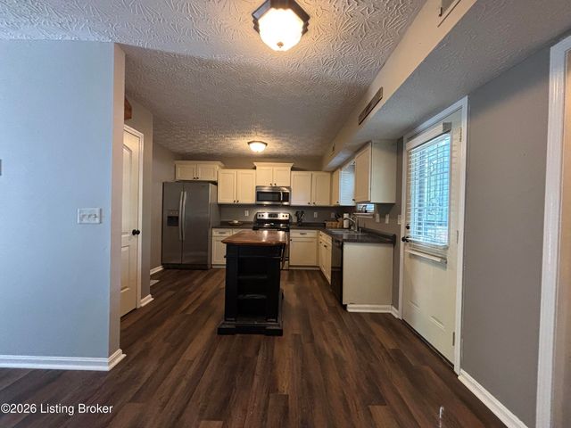 8309 Lake Superior Dr, Louisville, KY 40291
