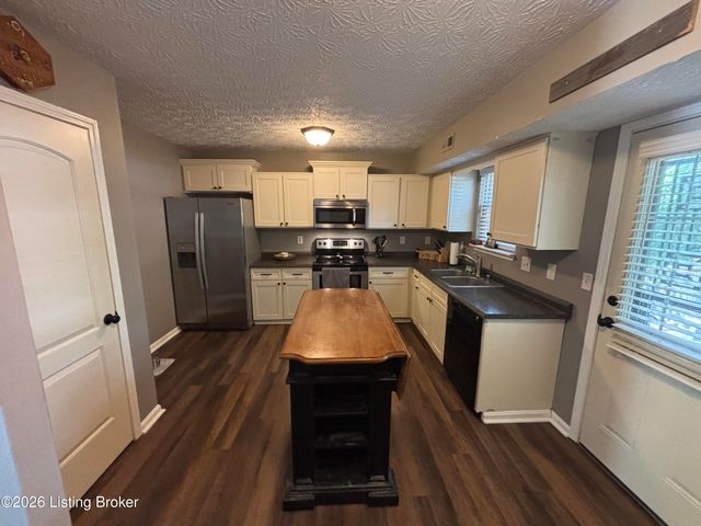 8309 Lake Superior Dr, Louisville, KY 40291