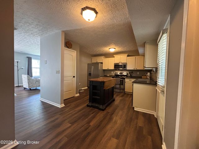 8309 Lake Superior Dr, Louisville, KY 40291