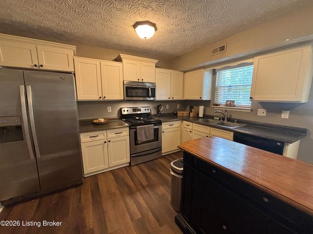 8309 Lake Superior Dr, Louisville, KY 40291