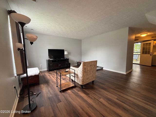 8309 Lake Superior Dr, Louisville, KY 40291
