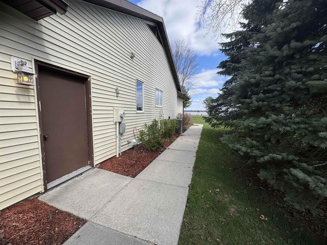 W5092 N Osprey Drive, New Lisbon, WI 53950