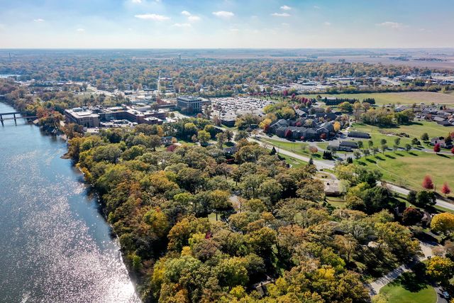 1305 OAKTREE Lane, Kankakee, IL 60901