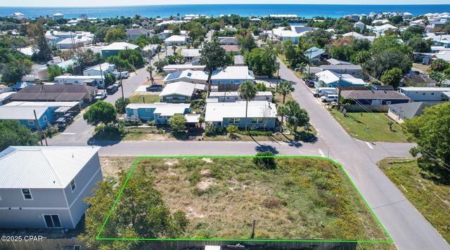 326 Lake Place, Panama City Beach, FL 32413