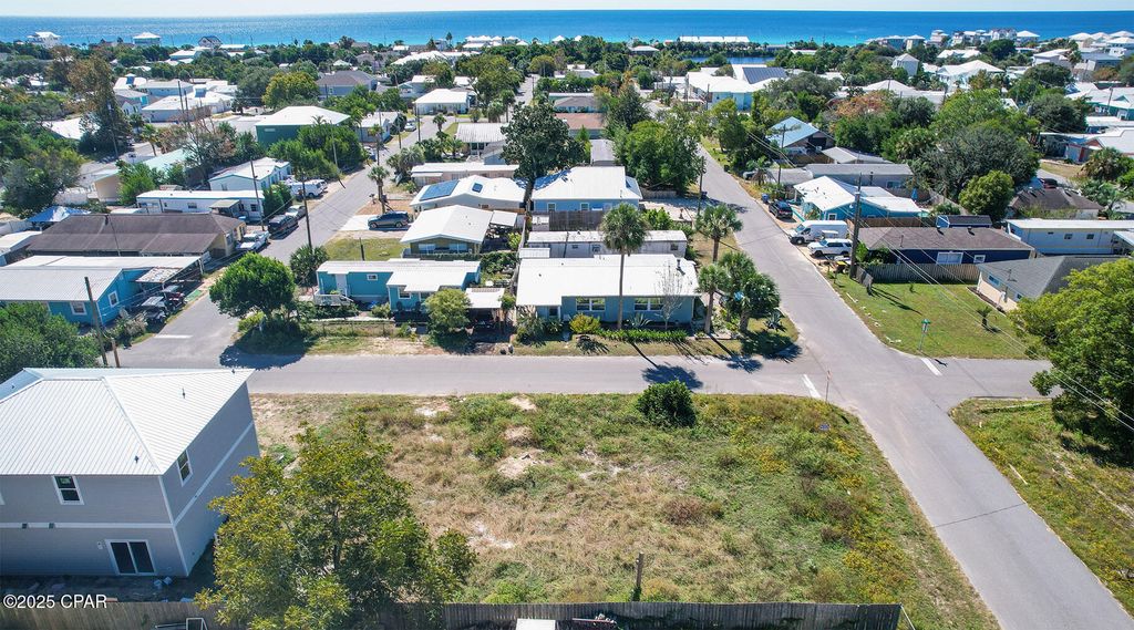 Image 5 of property listing at 326 Lake Place, Panama City Beach, FL 32413