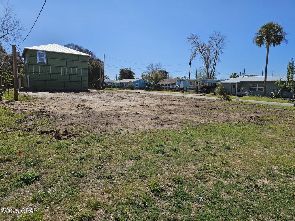 Image 6 of property listing at 326 Lake Place, Panama City Beach, FL 32413