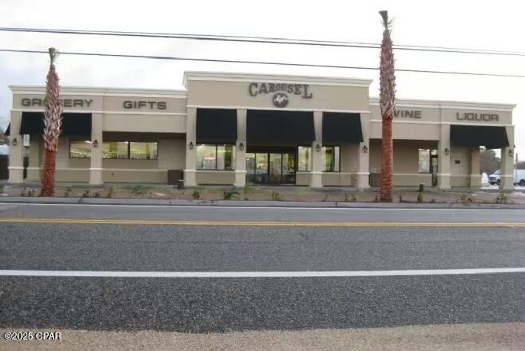 Image 8 of property listing at 326 Lake Place, Panama City Beach, FL 32413