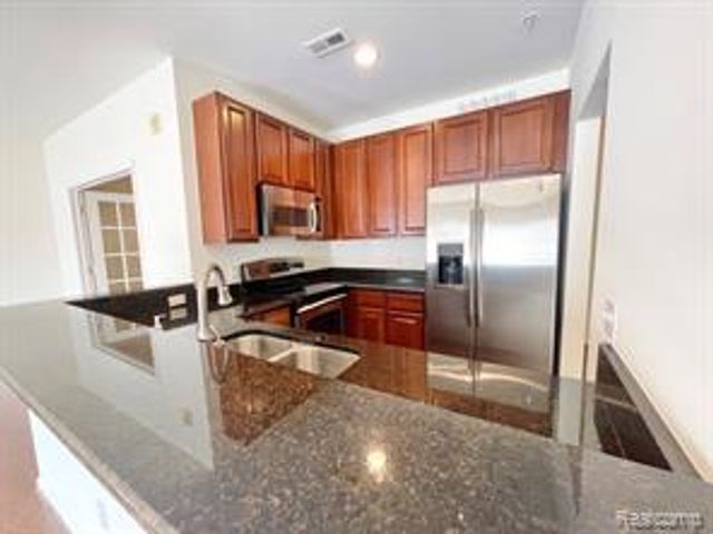 3195 Camden Drive, Troy, MI 48084