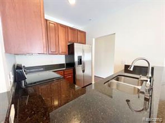 3195 Camden Drive, Troy, MI 48084
