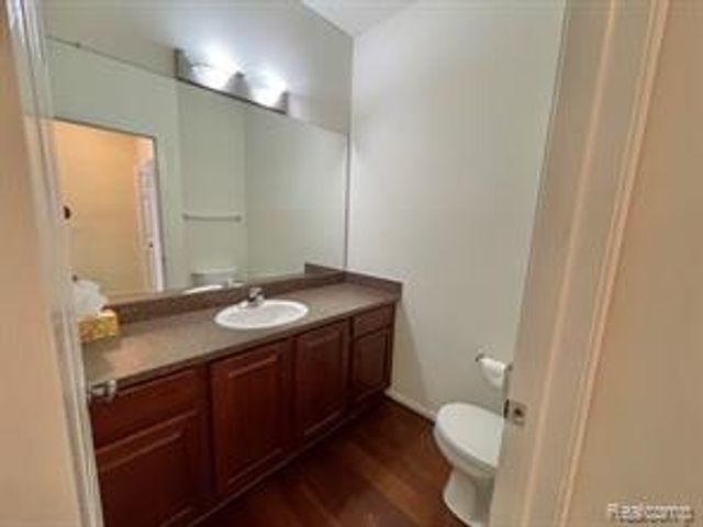 3195 Camden Drive, Troy, MI 48084